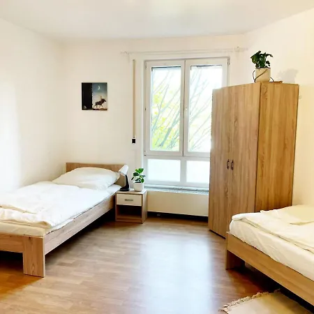 Cozy In With Balcony 公寓