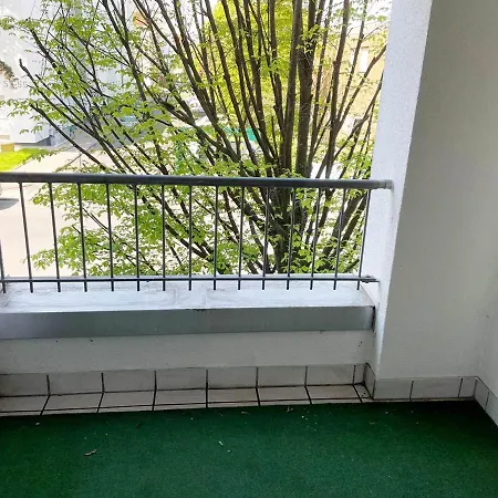 Cozy In With Balcony 公寓