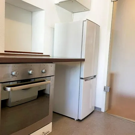 Cozy In With Balcony 公寓 *